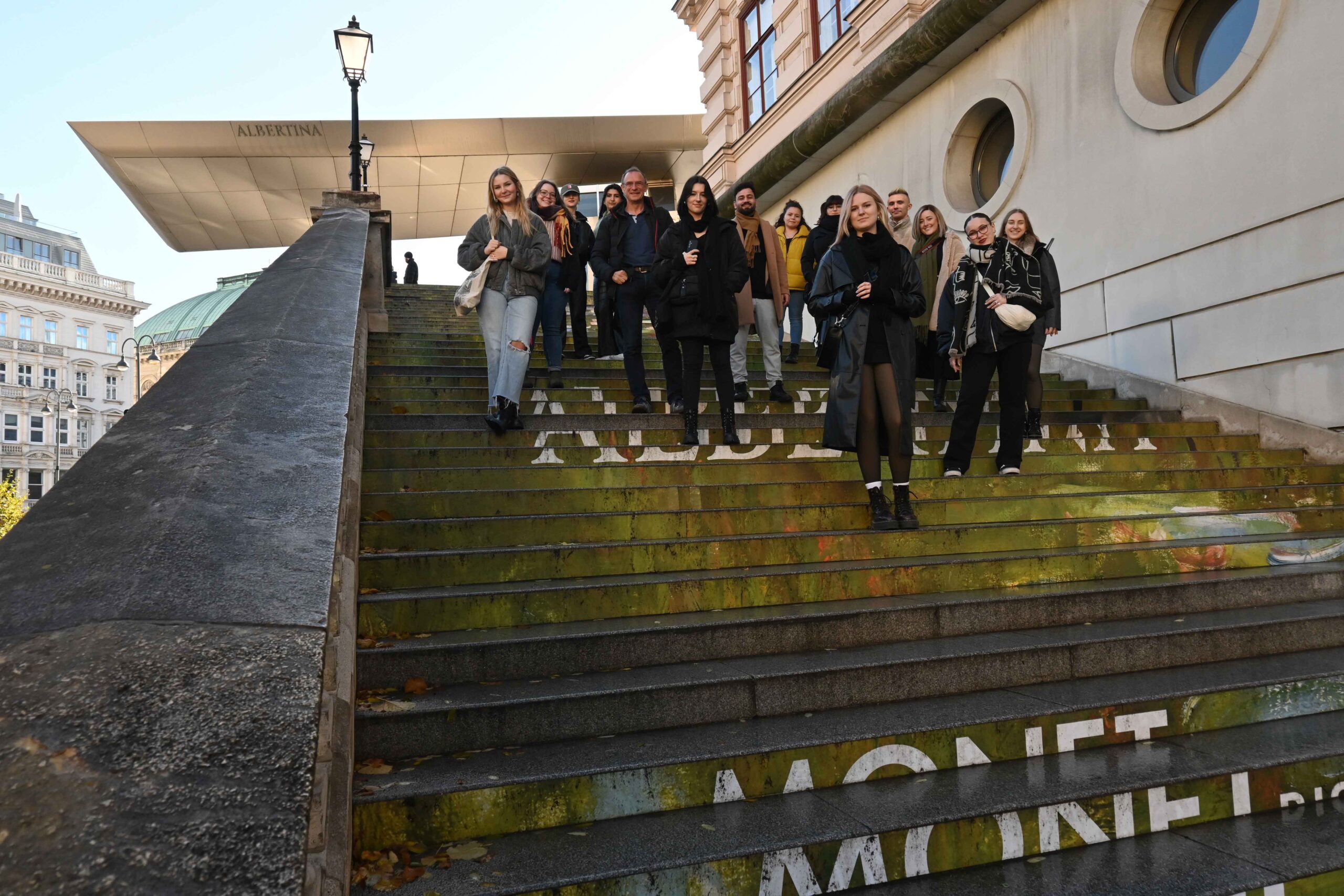 Mediengestalter der Erasmus+ Projektwoche im November 2023 beim Besuch der Albertina Kunsthalle.